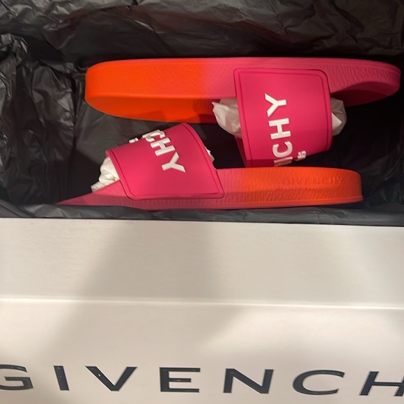 ‼️SOLD‼️New Season 3D Givenchy Logo Debossed Slides size 36 - Picture 6 of 6